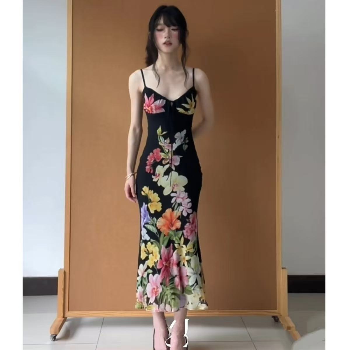 Tropic Strap Vintage - Abito Halter Retrò con Motivo Floreale